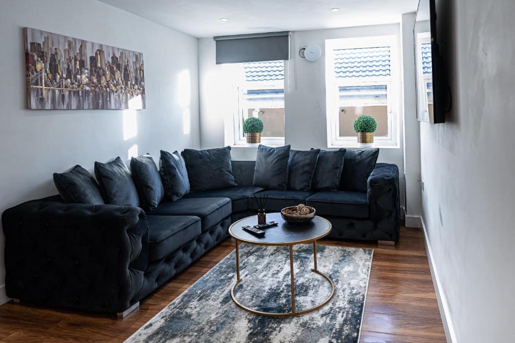 Manhattan Luxury Suites - Housity