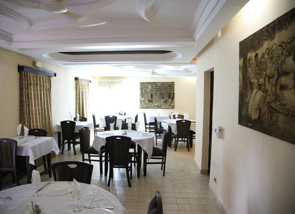 ห้องอาหารหรือที่รับประทานอาหารของ Le Baobab