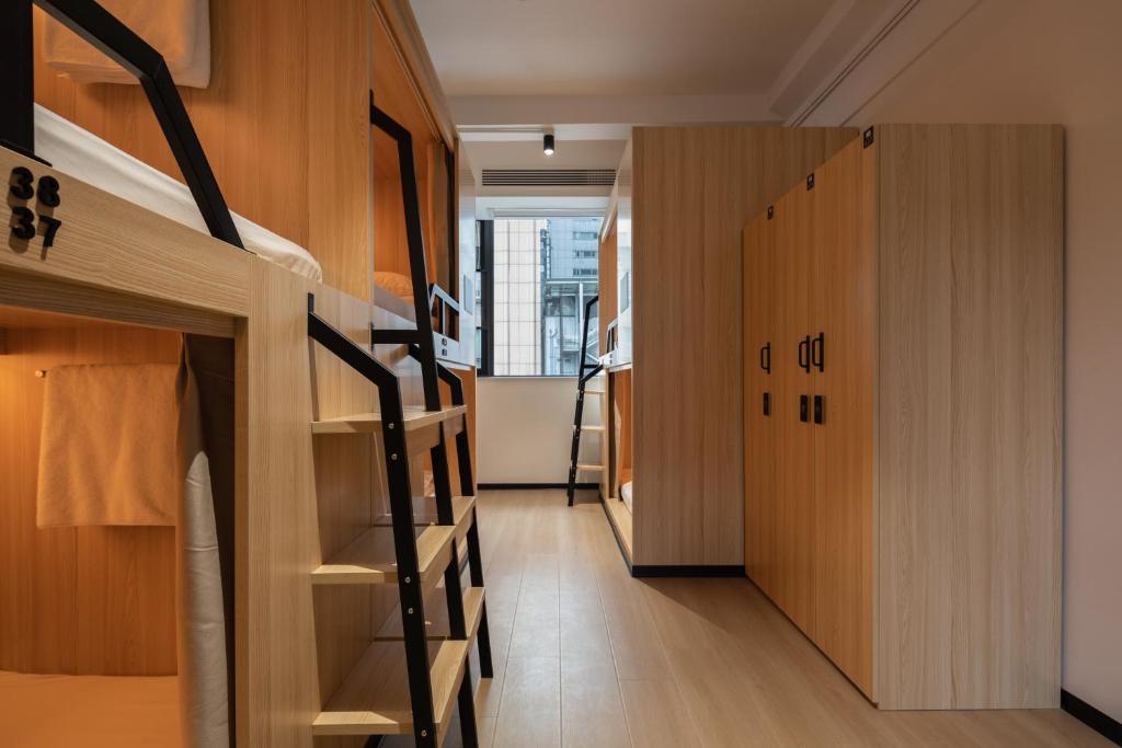 a corridor of a dorm room with bunk beds at Chengdu Desti Youth Park Hostel Taiguli in Chengdu
