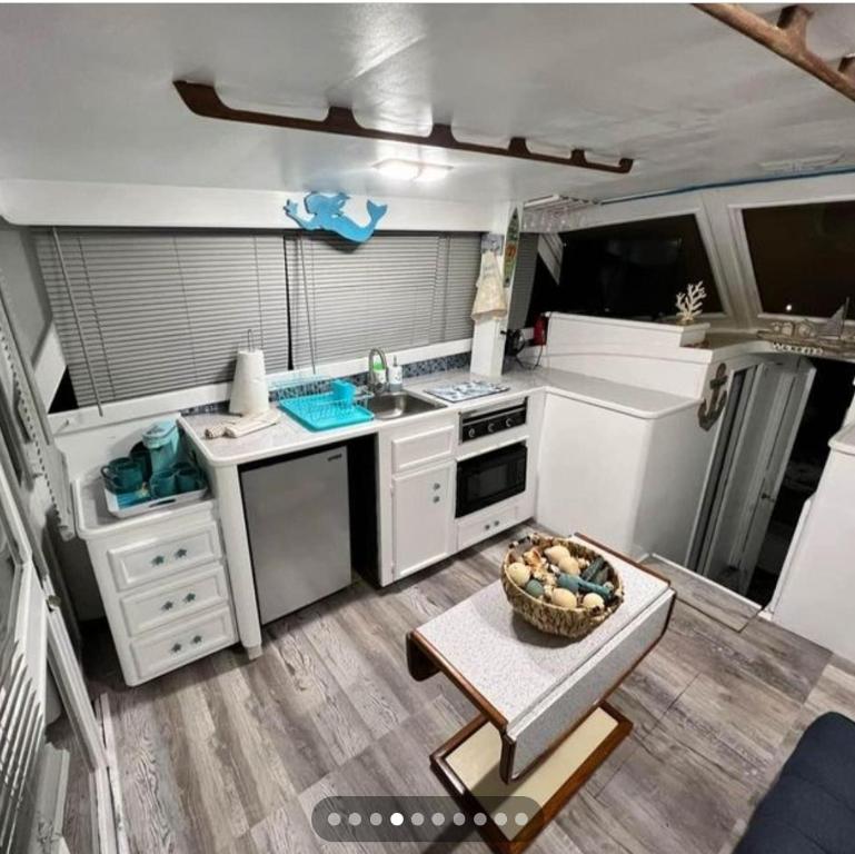 a kitchen with white appliances and a bowl of fruit at Dock life in Marathon
