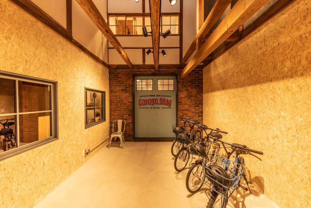 Jízda na kole v ubytování HIDA TAKAYAMA BASE - Traditional Japanese Garage House with Private Sauna nebo okolí