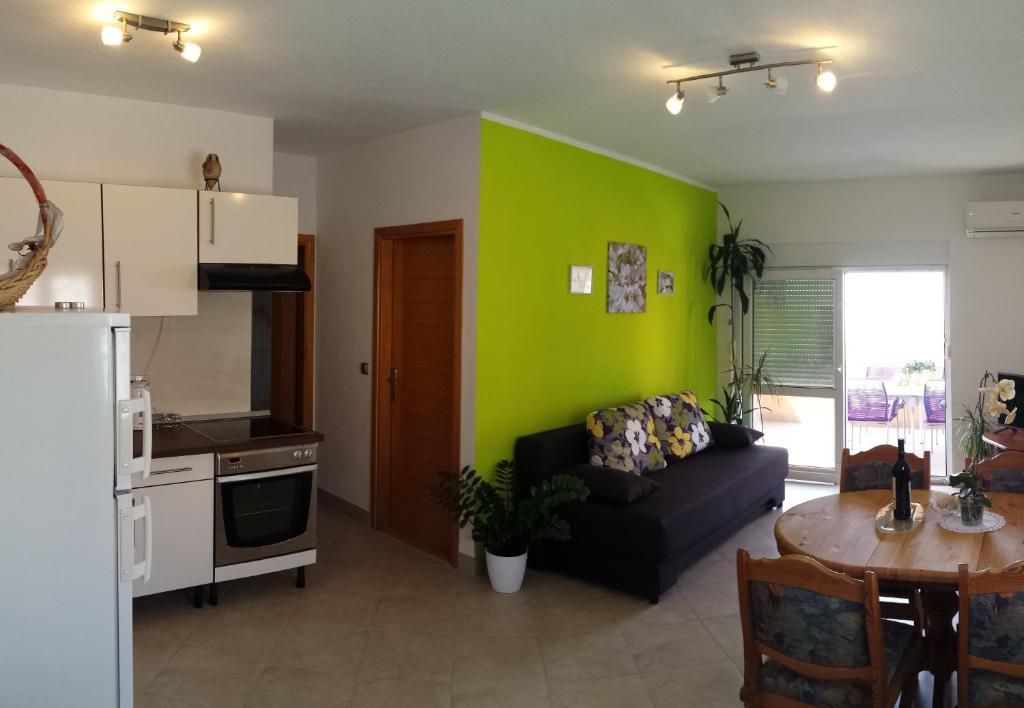 Kuchyň nebo kuchyňský kout v ubytování Apartments Mia