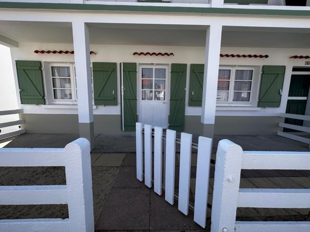 Photo de la galerie de l'établissement Appartement 29m² à 50m de la plage, animaux admis - FR-1-540-242, à Notre-Dame-de-Monts