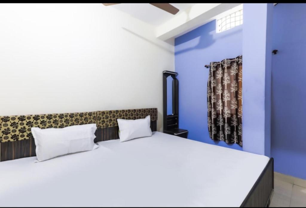 En eller flere senge i et værelse på Hotel anmol palace
