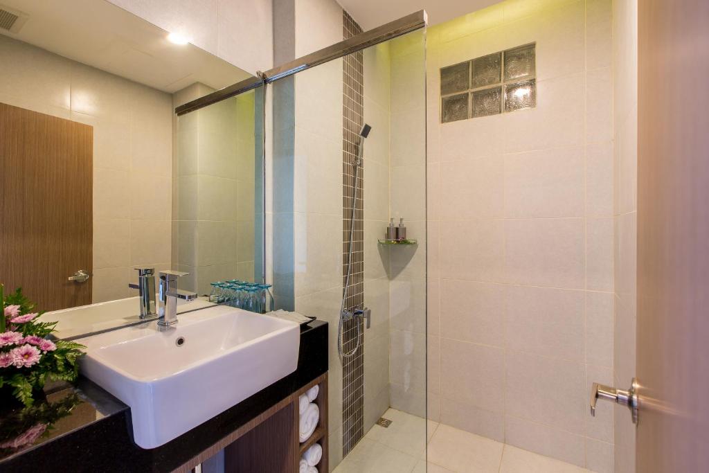 GLOW Ao Nang Krabi - Resim 39