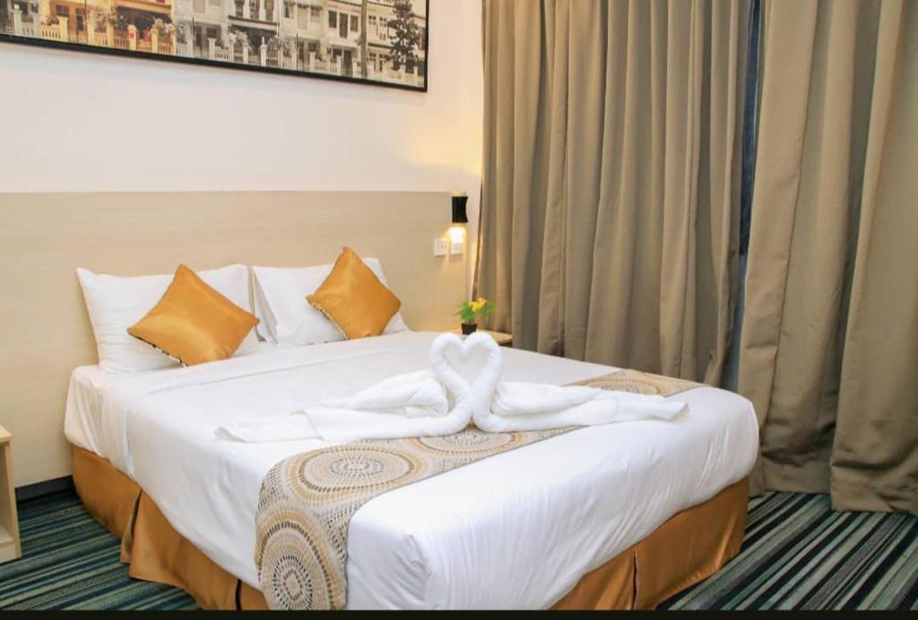 Una cama o camas en una habitación de bintang hotel