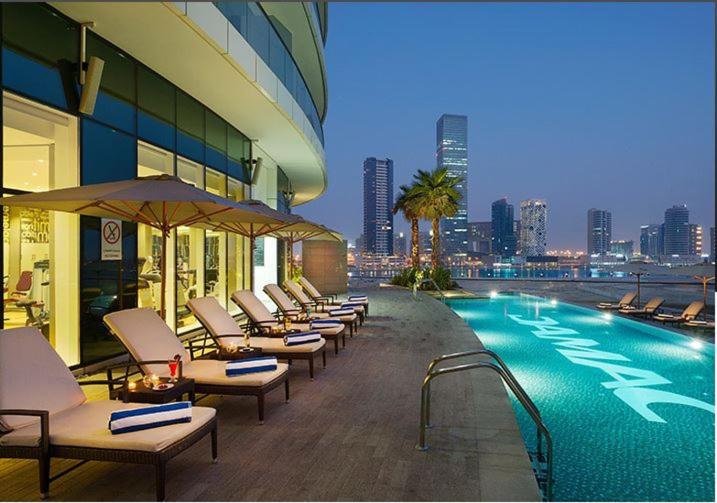Bazén v ubytování Furnished Luxurious Apartment in Business Bay, Dubai nebo v jeho okolí
