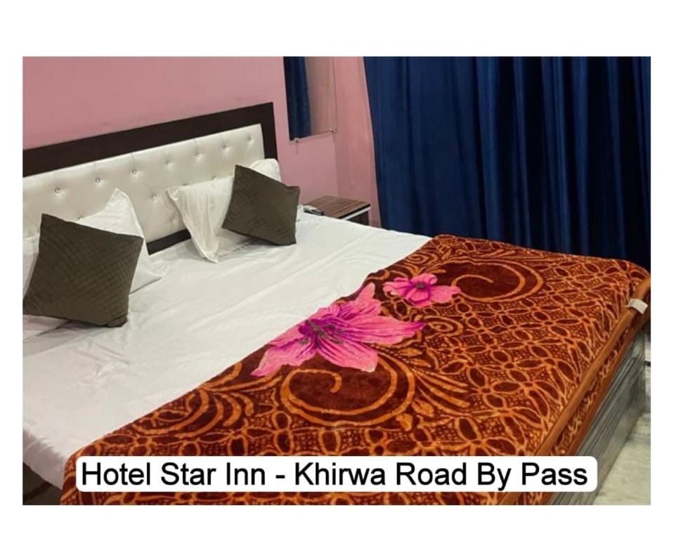 una strada Khyivan dell'hotel stellare via via passvertisementvertisementvertisementvertisementvertisementvertisementvertisementvertisemestrale di Star inn hotel a Meerut
