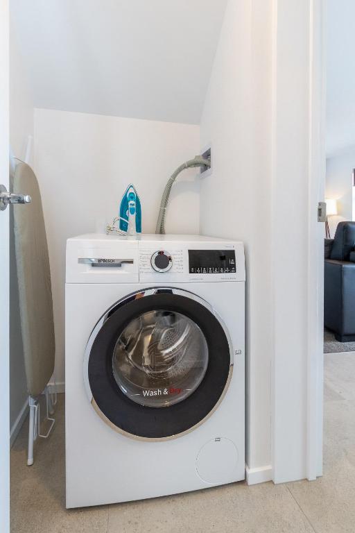 2BR Townhouse: Cosy, Close to City, Car Park