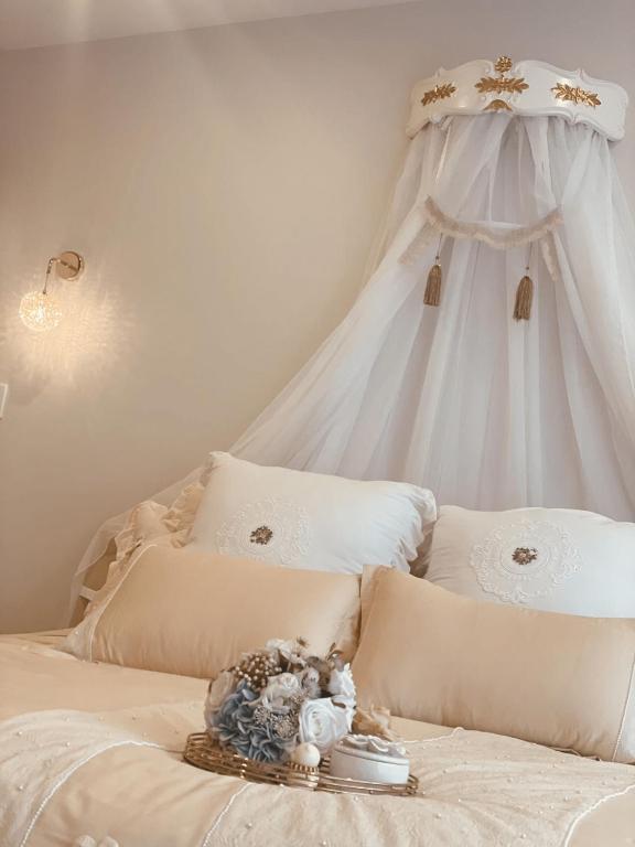 Delightful little house & Chateau Charme Suite - Resim 38