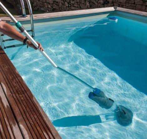 a person holding a pole in a swimming pool at Kika in Limpio