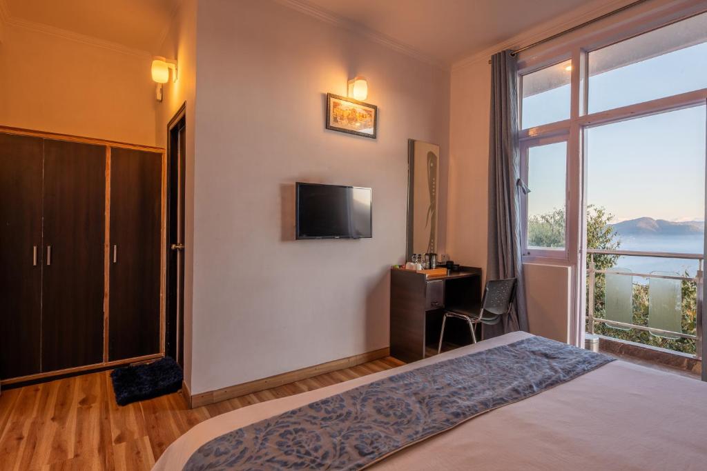 Binsar Eco Resort, Binsar - Uttarakhand - King Room Met Uitzicht Op De Bergen