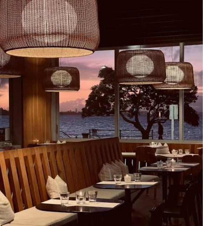 Delightful little house & Chateau Charme Suite - Resim 33