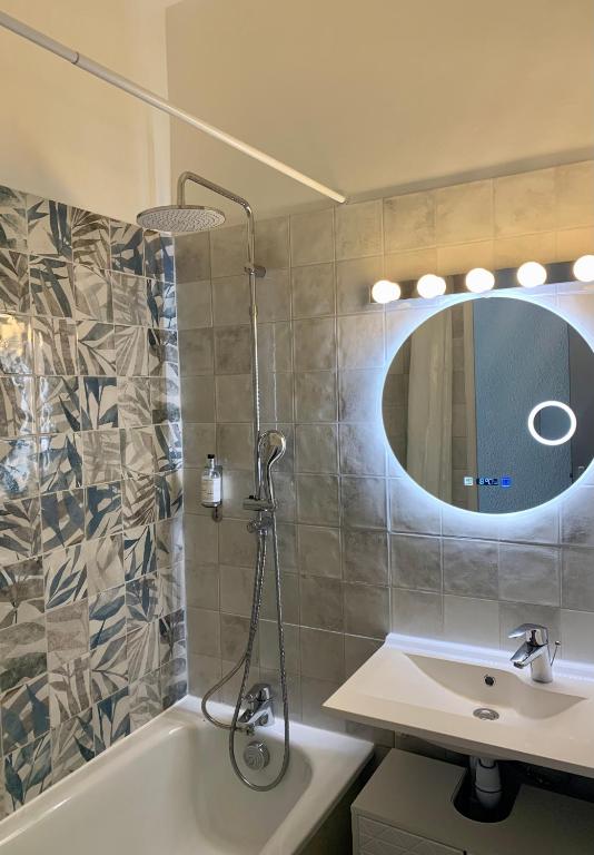 Ambassadeur Hotel - Cherbourg Port de Plaisance - Superior Twin Room With Marina View