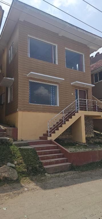 OOTY STAY AWHILE - Villa De Deux Chambres