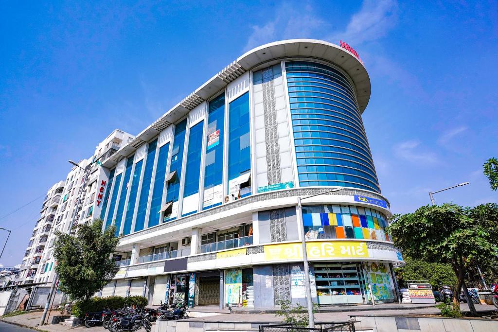 FabHotel 7 Star - Hizvo