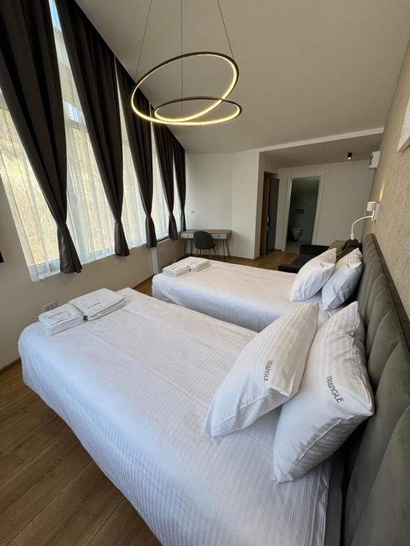 Postel nebo postele na pokoji v ubytování Triangle Rooms