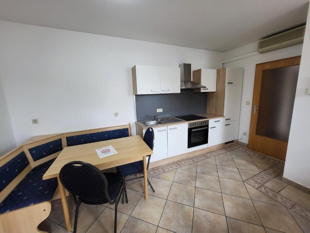 Kuchyň nebo kuchyňský kout v ubytování Workers Apartment für die besten Monteure in 8600 Bruck Mur und in 8700 Leoben