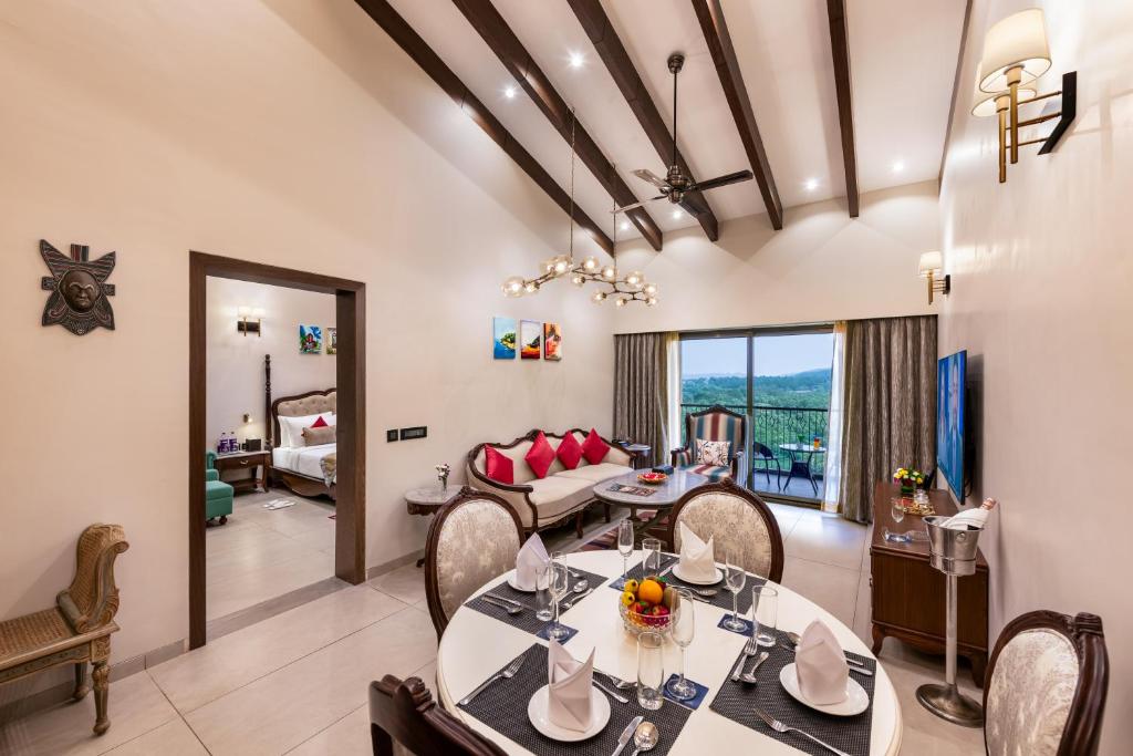 Posezení v ubytování Golden Tulip Candolim, Goa