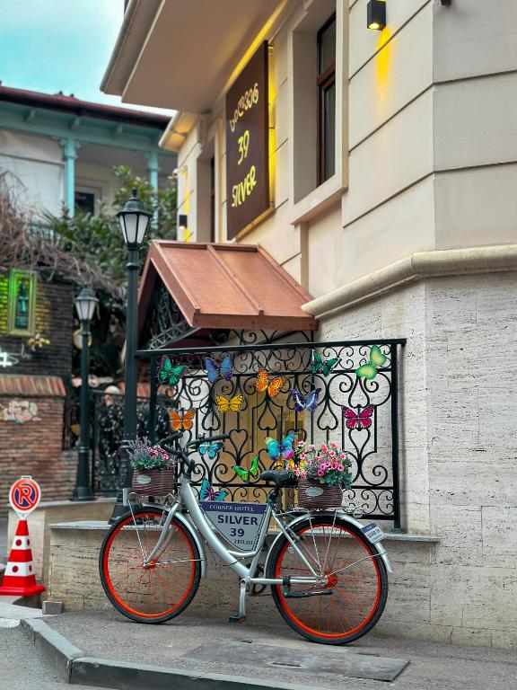 Jízda na kole v ubytování Silver 39 Corner Hotel nebo okolí