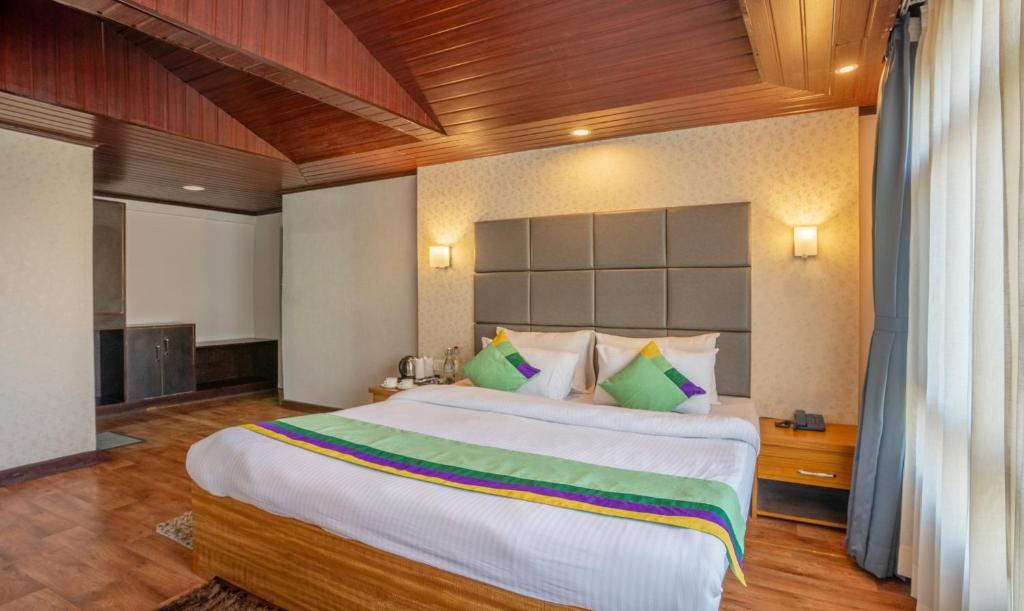 Postel nebo postele na pokoji v ubytování Treebo Eeshan Rodhi Resort, Darjeeling