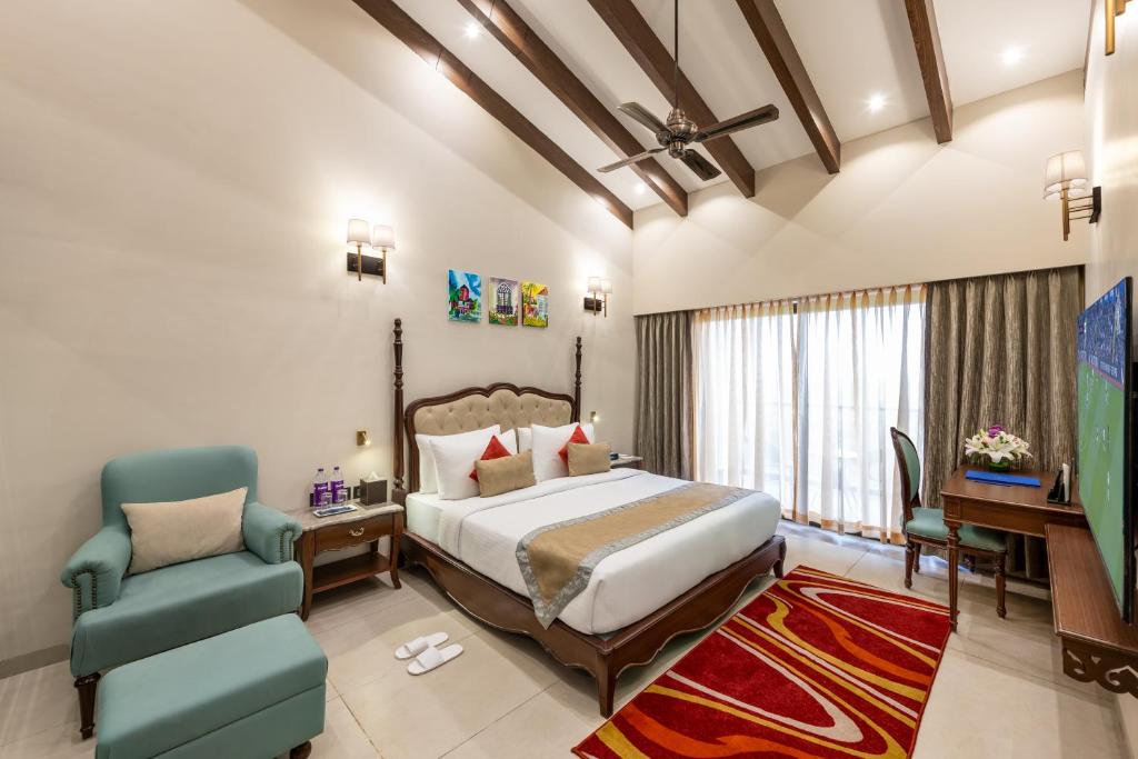 Postel nebo postele na pokoji v ubytování Golden Tulip Candolim, Goa