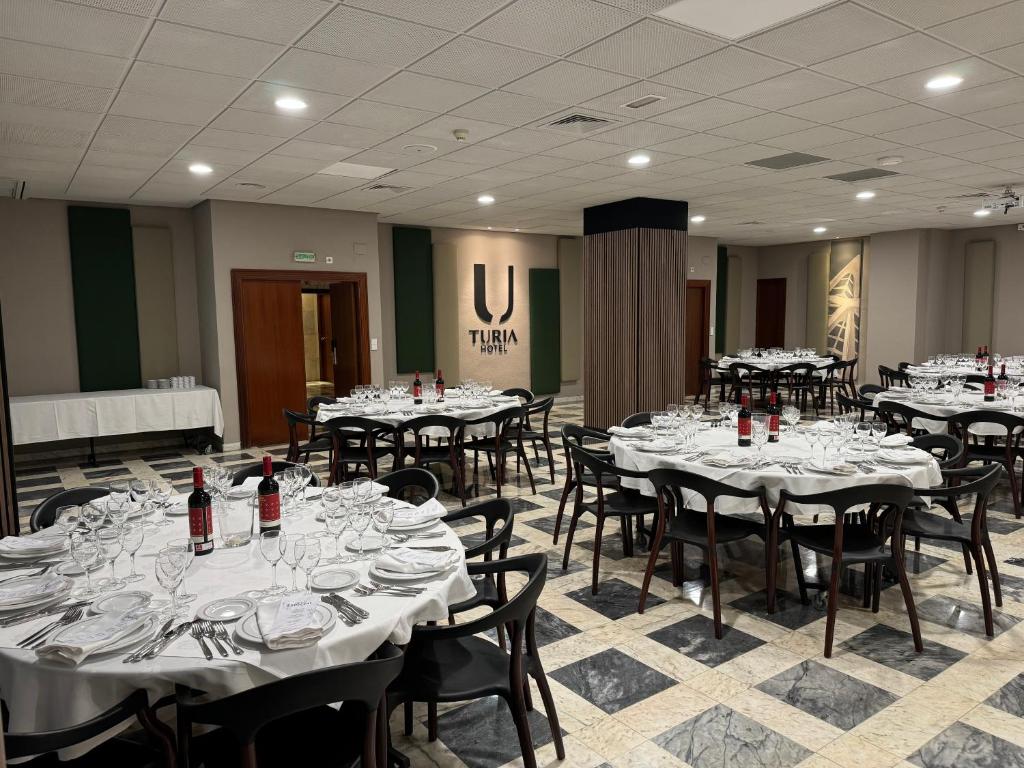 Reštaurácia alebo iné gastronomické zariadenie v ubytovaní Turia Valencia