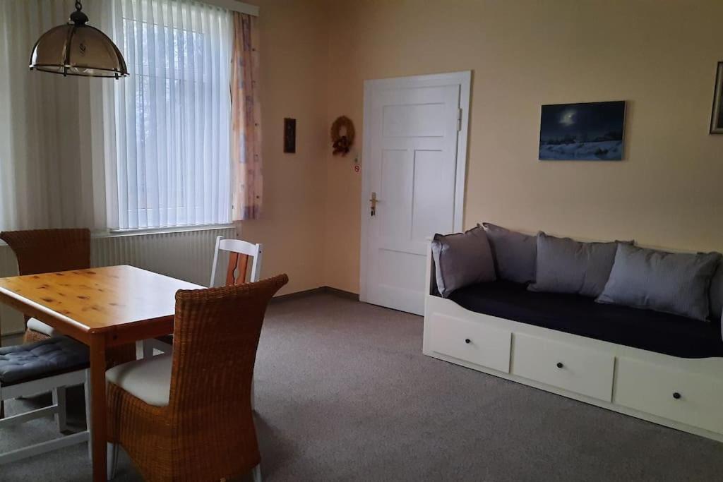 Posezení v ubytování Gemütliche Ferienwohnung am Wildgehege