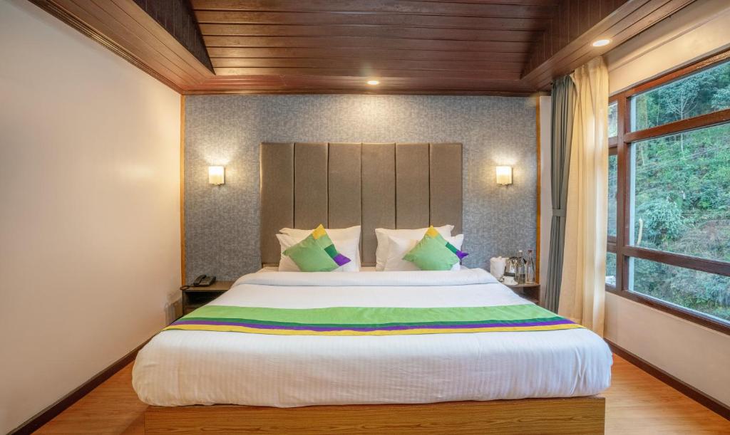 Postel nebo postele na pokoji v ubytování Treebo Eeshan Rodhi Resort, Darjeeling