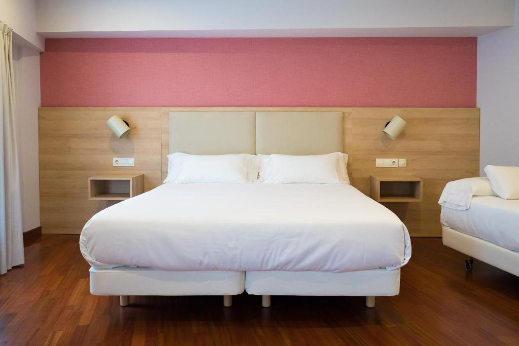 Hotel Parking Miradoiro de Belvís - 16