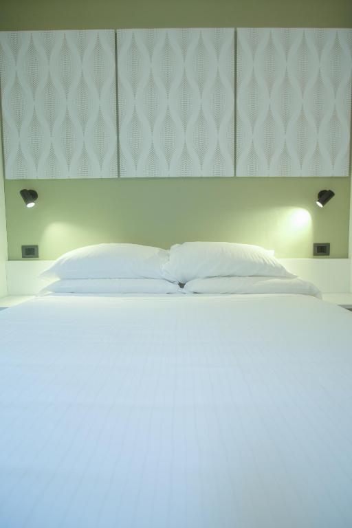 Postel nebo postele na pokoji v ubytování Naboo Verona Luxury Suites
