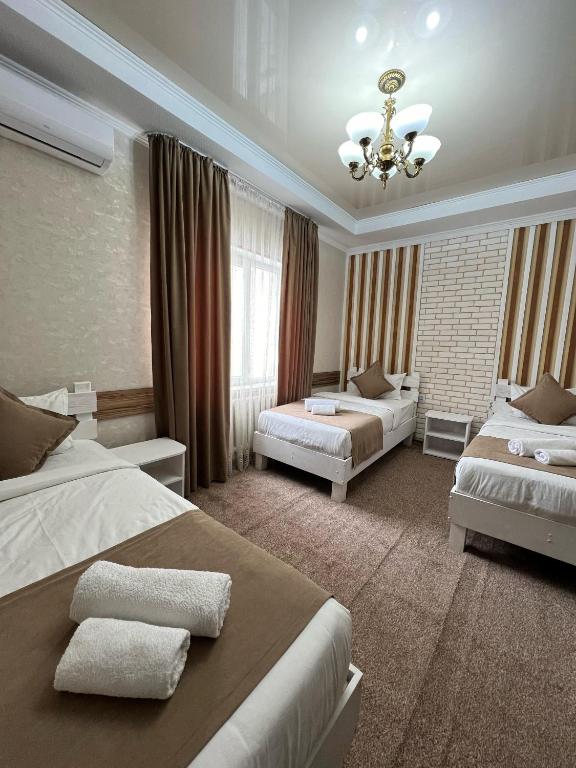 Postel nebo postele na pokoji v ubytování Kausar Hotel