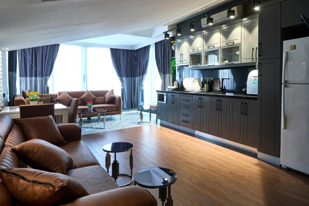 a living room with a couch and a kitchen at By Aydın Suites in Istanbul