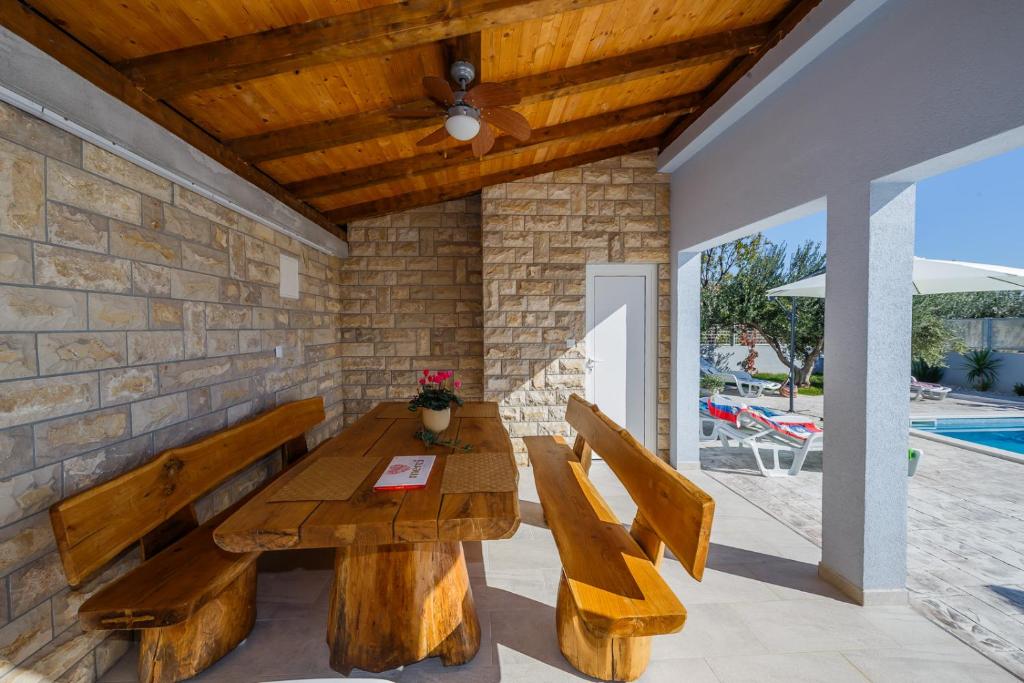Bazén v ubytování Ferienhaus Elias Nikola nebo v jeho okolí
