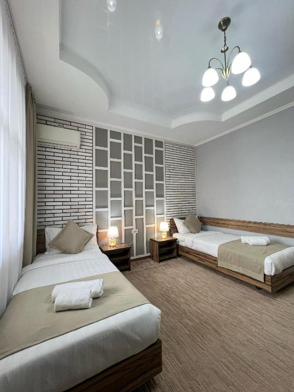 Postel nebo postele na pokoji v ubytování Kausar Hotel