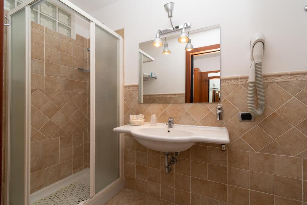 Koupelna v ubytování Hotel La Sirenetta