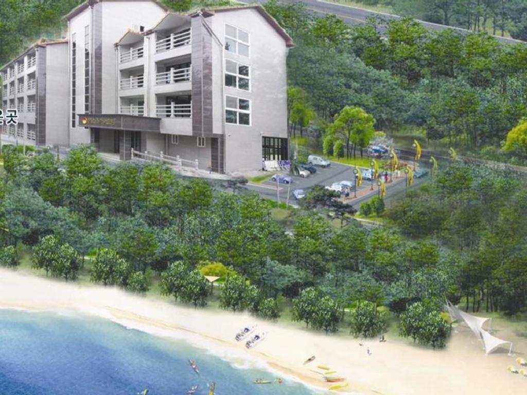 an aerial view of a beach and a building at Mangsang Haeorum Family Hotel in Donghae