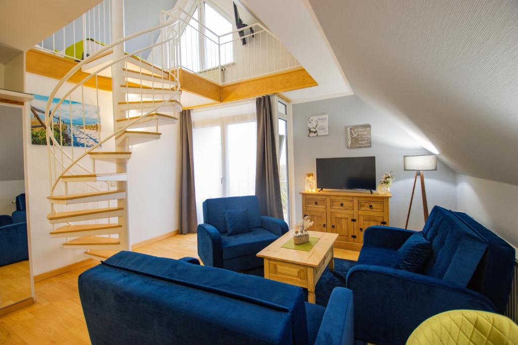 TV a/nebo společenská místnost v ubytování Inselhotel kleiner Bodden