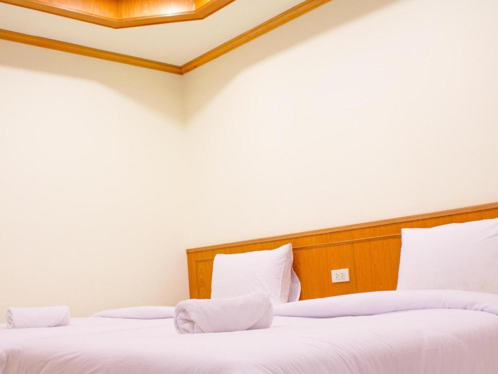 Postel nebo postele na pokoji v ubytování Loei Residence