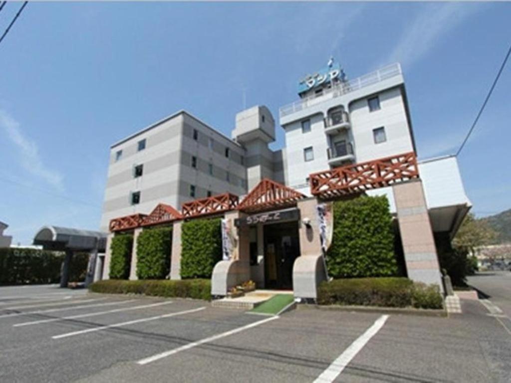 a parking lot in front of a hotel at Hotel Matsuya in Sukumo