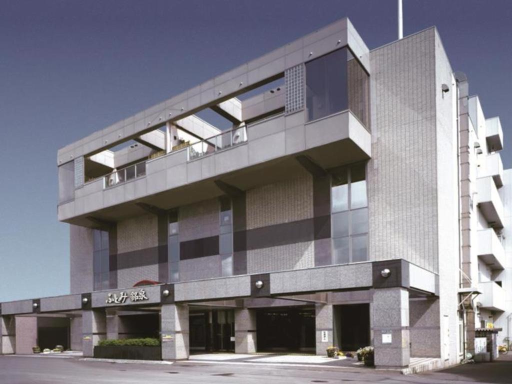 a large building with a lot of windows at Hokkaido Futomi Meisen Manyo no Yu in Ishikari