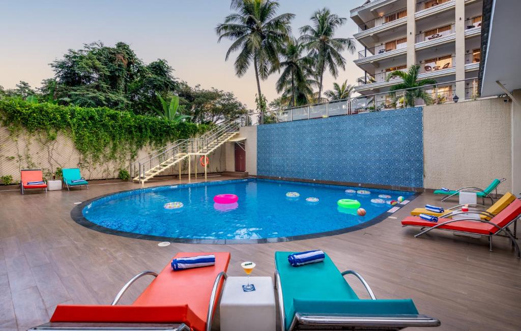 Bazén v ubytování Golden Tulip Candolim, Goa nebo v jeho okolí