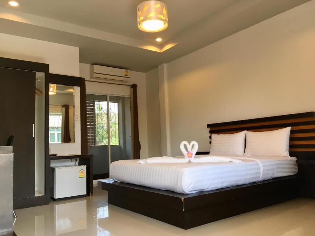 A bed or beds in a room at Baan Ing Daan