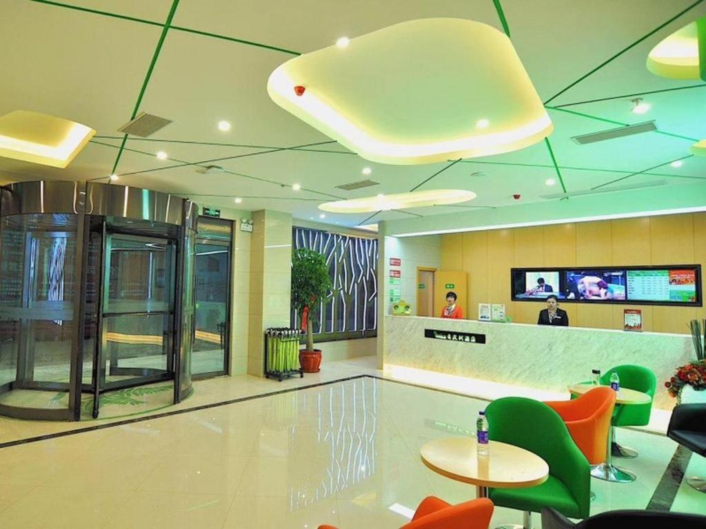 TV a/nebo společenská místnost v ubytování Vatica Hotel Xuzhou Suining Dognhuan Island East Bus Station