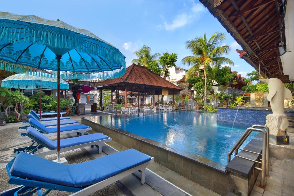 Bazén v ubytování Legian Village Hotel - CHSE Certified nebo v jeho okolí