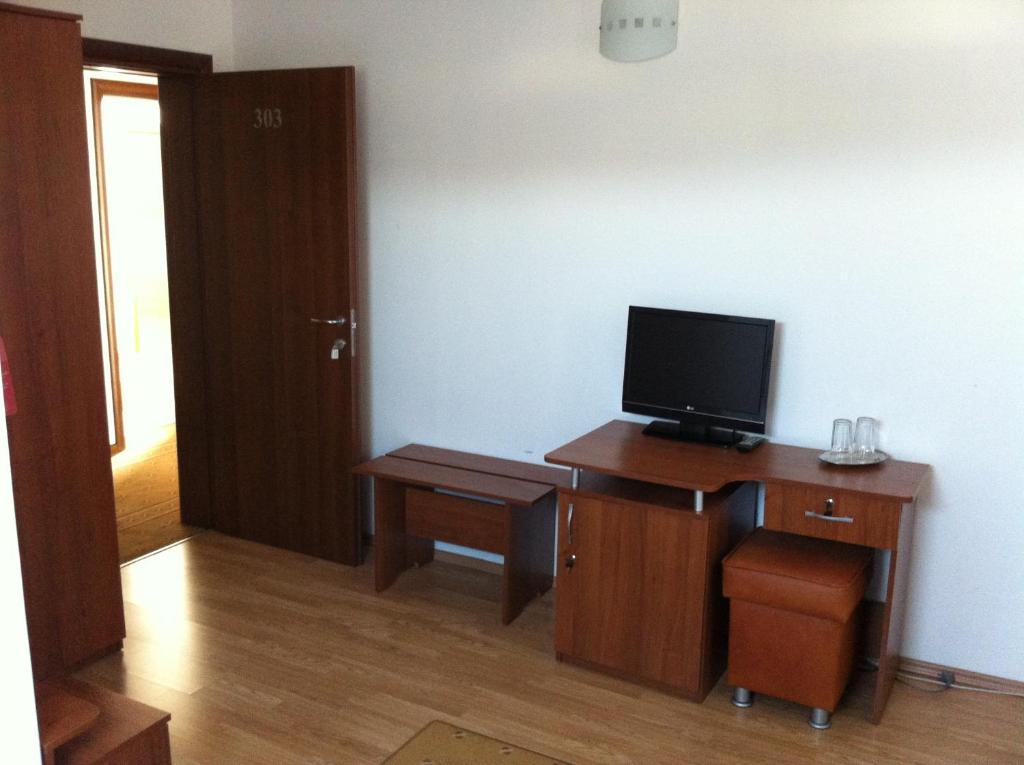 TV a/nebo společenská místnost v ubytování JRB Hotel