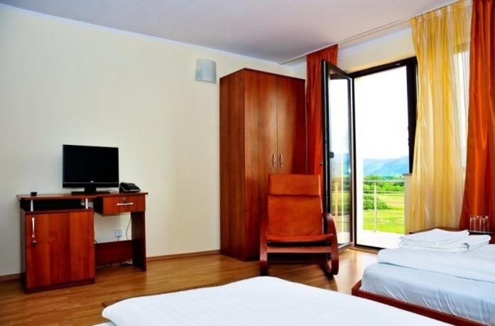 TV a/nebo společenská místnost v ubytování JRB Hotel