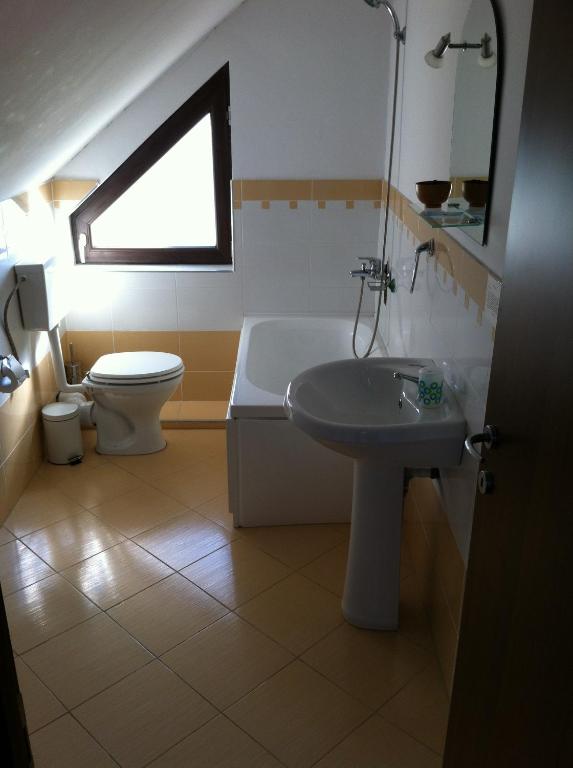 Koupelna v ubytování JRB Hotel