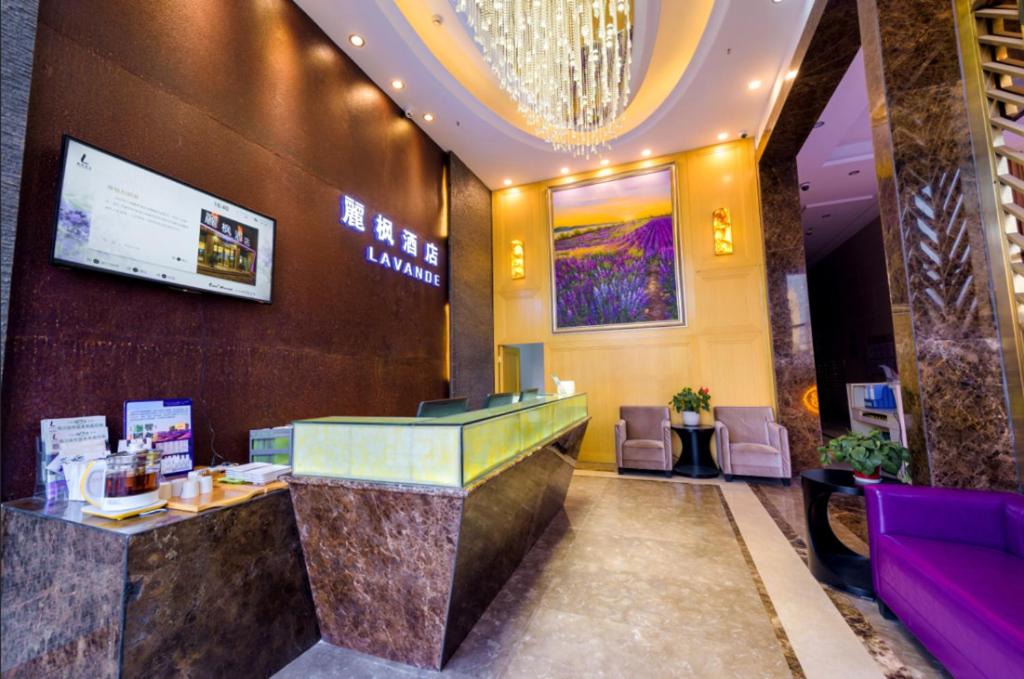 Vestibils vai reģistratūra naktsmītnē Lavande Hotels Chengdu University of Technology