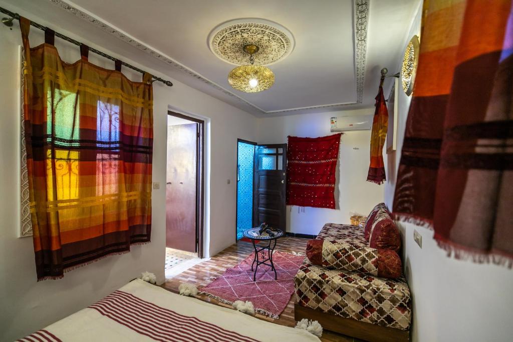 Postel nebo postele na pokoji v ubytování Riad Fes Lile